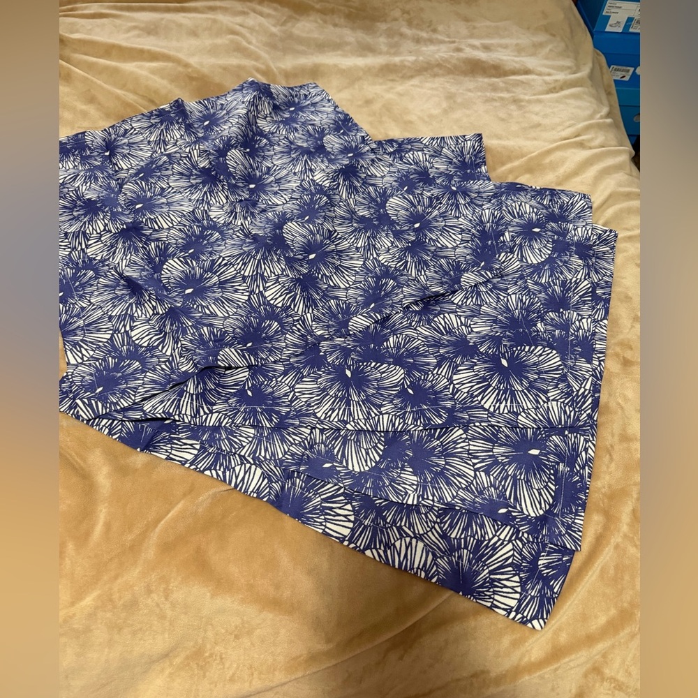 Lot of 4 Sur La Table Blue and White Floral Cotton Fabric Napkins New!